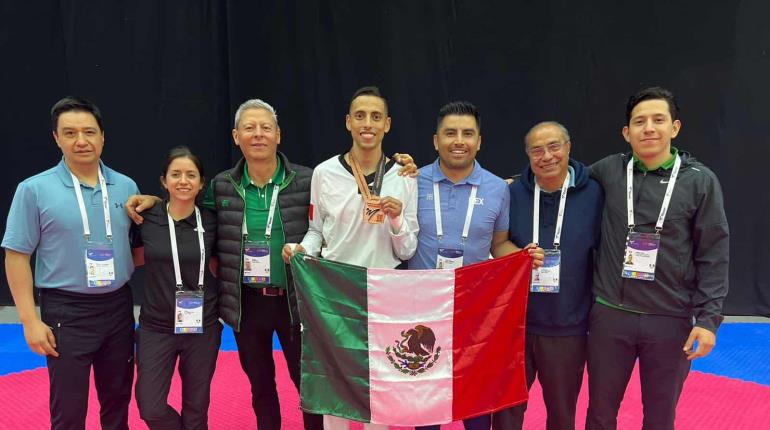 Carlos Navarro gana medalla de bronce en Campeonato Mundial de Taekwondo