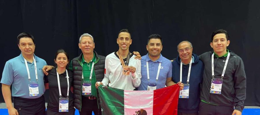 Carlos Navarro gana medalla de bronce en Campeonato Mundial de Taekwondo