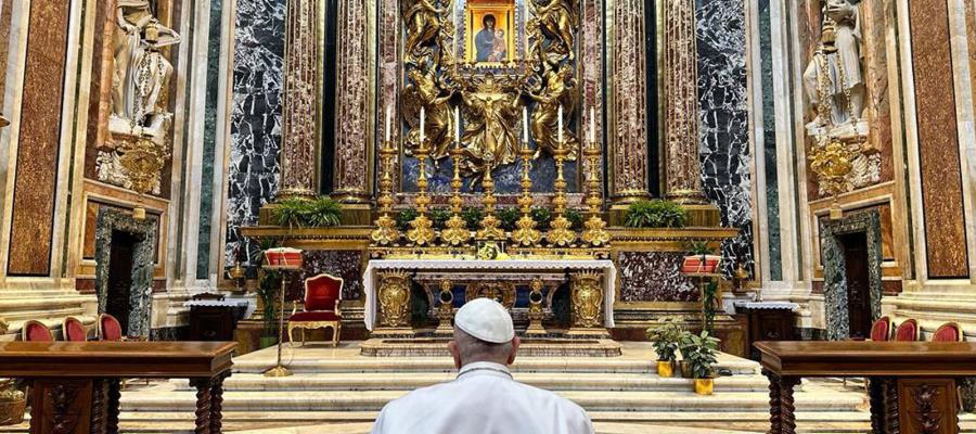 Profunda tristeza expresa el Papa por choque de trenes en India