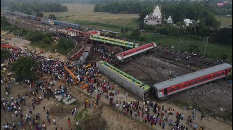 Reitera Papa Francisco su pesar por muertos en India tras accidente de trenes