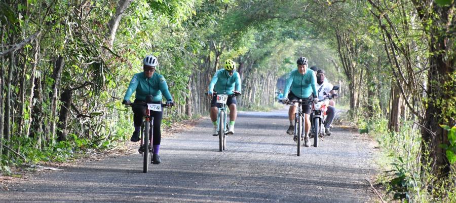 Daphne Constantin y Rudi Rincón los ganadores del 1er Reto Ciclista de la UJAT