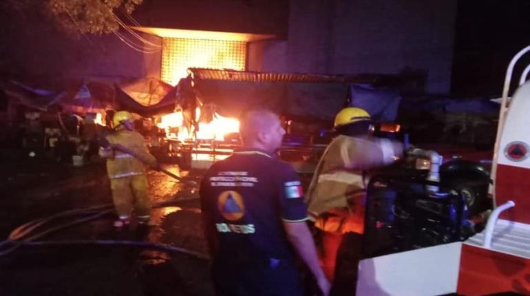 Incendio consume 400 locales del Mercado Central de Acapulco