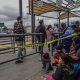 Migrantes entran por la fuerza a EE. UU. por puente Matamoros-Brownsville