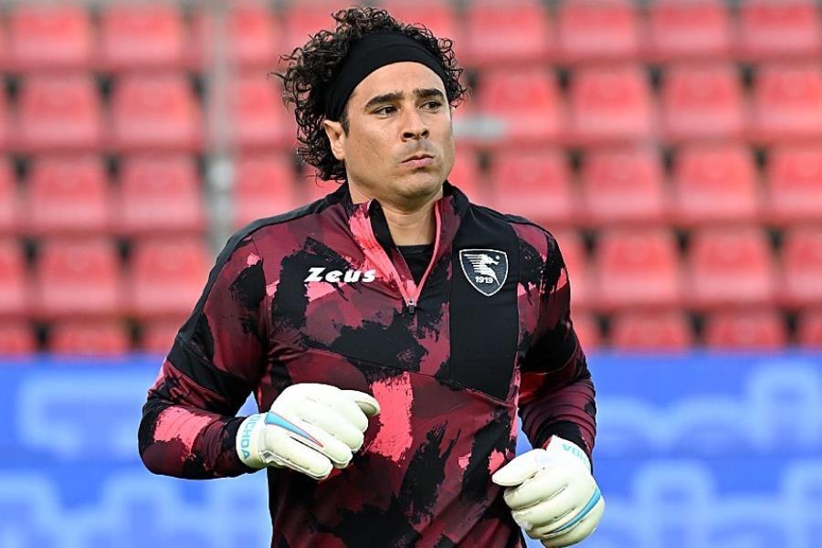 Ochoa extiende contrato con el Salernitana por una temporada más, afirman en Italia