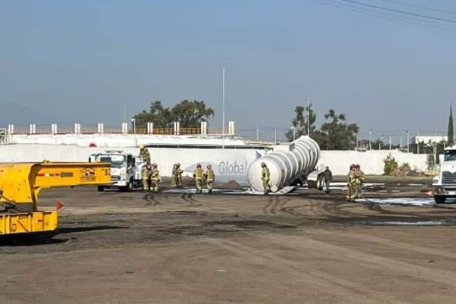 Derrame de gasolina cerca de gasera causa alerta en Edomex