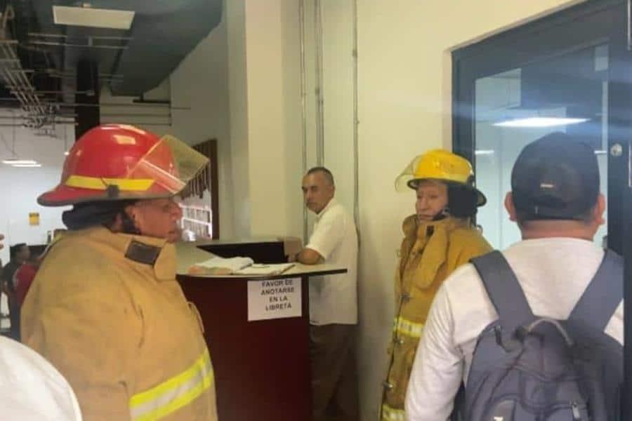 Falsa alarma de incendio moviliza a burócratas en Administrativo de Gobierno