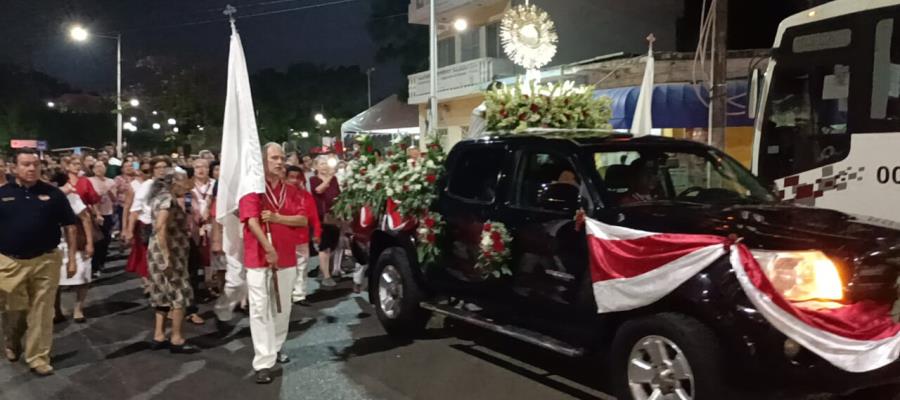 Celebra Iglesia el Corpus Christi con procesiones en calles de Villahermosa