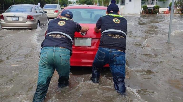 Fuerte lluvia en Cancún deja encharcamientos en diferentes puntos de la ciudad