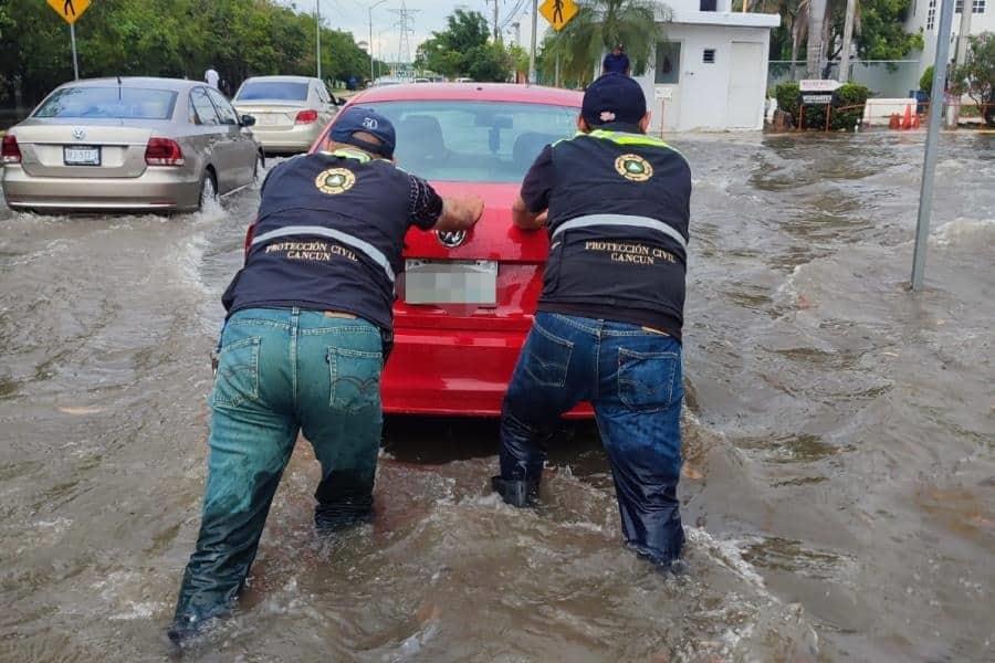 Fuerte lluvia en Cancún deja encharcamientos en diferentes puntos de la ciudad