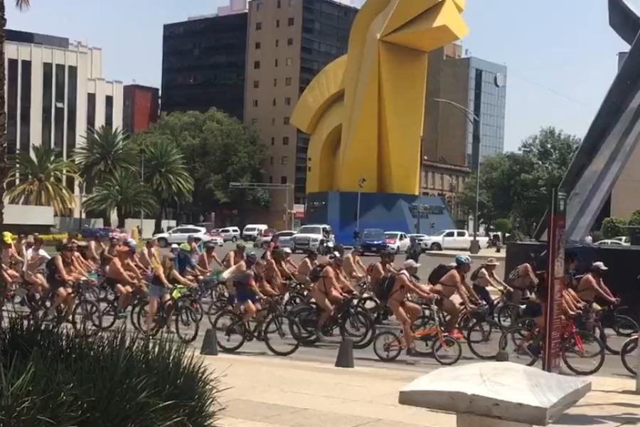 Realizan en México rodada nudista por los derechos de los ciclistas