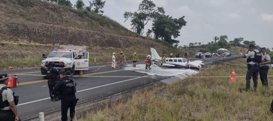 Avioneta aterriza de emergencia en carretera de Veracruz