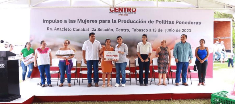 Realiza Centro sexta entrega de pollitas ponedoras, ahora en la ranchería Anacleto Canabal