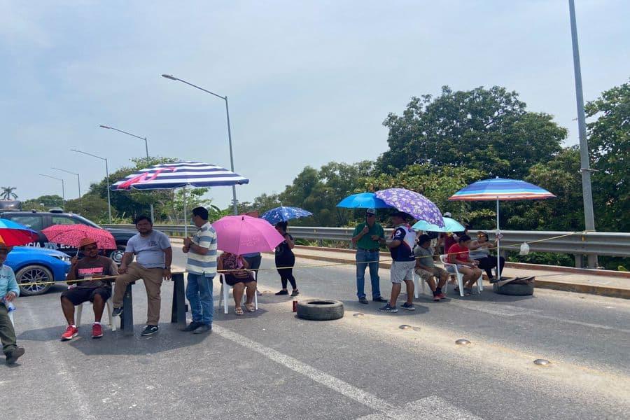 Cierran por 8 horas carretera a Luis Gil Pérez pidiendo pavimentación de calles