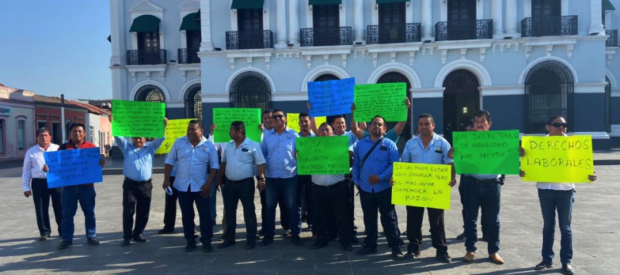 Vuelven a protestar taxistas de Comalcalco; exigen entrega de concesiones a Semovi