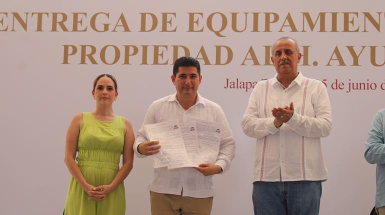 Entrega Gobierno de Tabasco título de propiedad del Palacio Municipal de Jalapa