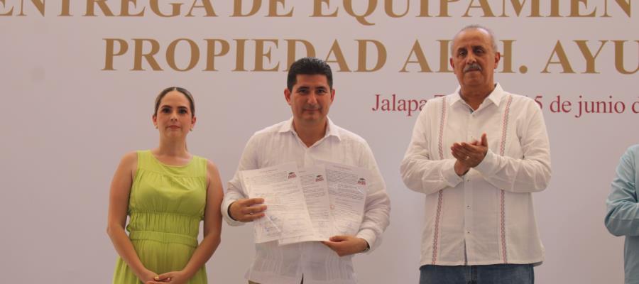 Entrega Gobierno de Tabasco título de propiedad del Palacio Municipal de Jalapa