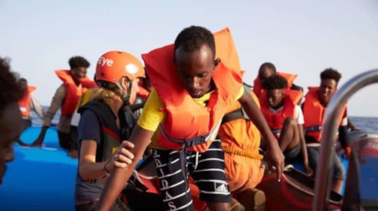 Rescatan en Italia a 96 inmigrantes que naufragaban en el Mediterráneo