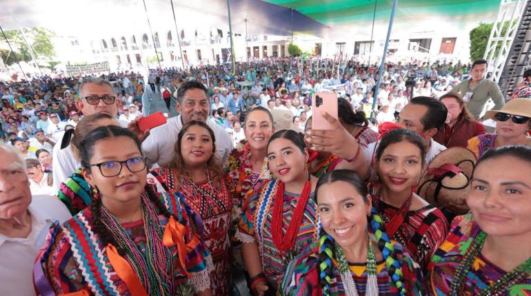 Mujeres podemos ser presidentas dice Sheinbaum en inicio de gira por Oaxaca