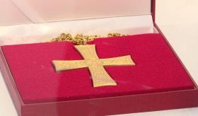 Roban cruz pectoral de Benedicto XVI en Alemania