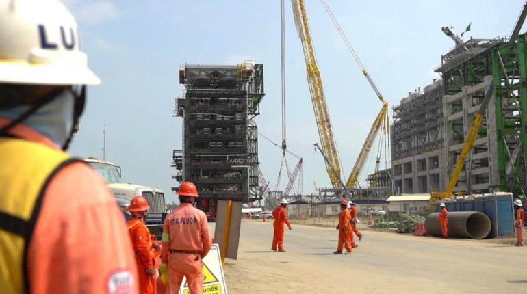 A casi un año de su inauguración, en refinería de Dos Bocas siguen laborando 25 mil obreros: CTM