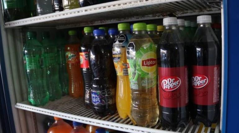 Evitar bebidas alcohólicas, refrescos y energizantes contra golpes de calor, pide Salud