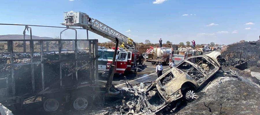 Carambola en carretera de Jalisco deja 5 muertos y 14 heridos