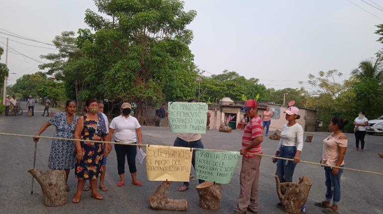 Pobladores de Pablo L. Sidar bloquean carretera en demanda de obras