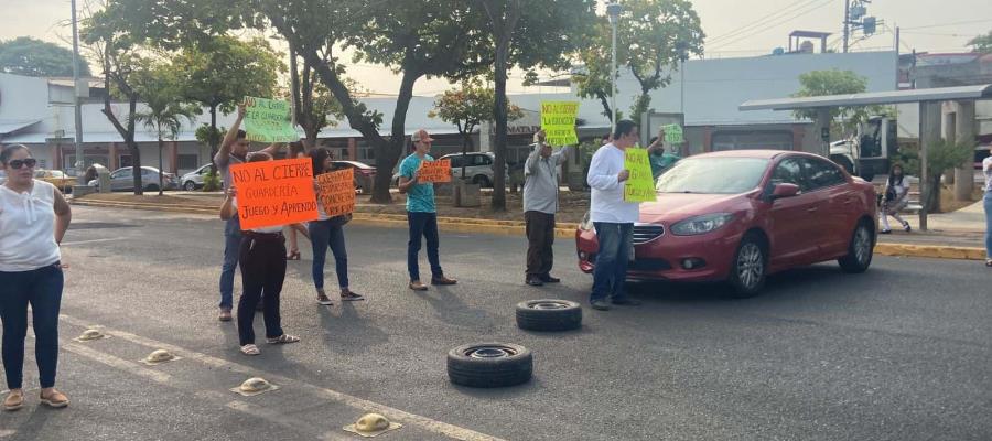 Tras bloquear 27 de Febrero, padres de guardería consiguen prórroga para evitar cierre