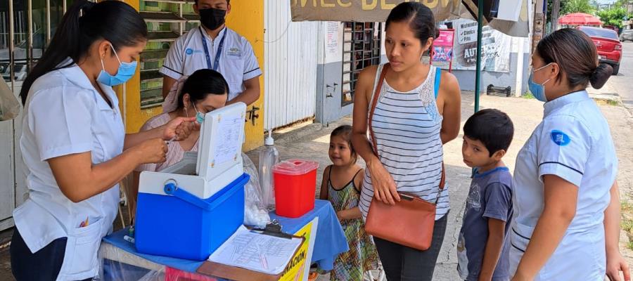 Llama Salud a tabasqueños a completar esquemas básicos de vacunación