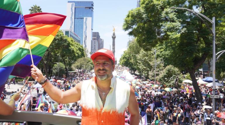 Asisten a marcha del orgullo LGBT 250 mil personas en CDMX