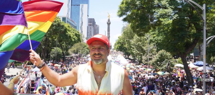 Asisten a marcha del orgullo LGBT 250 mil personas en CDMX