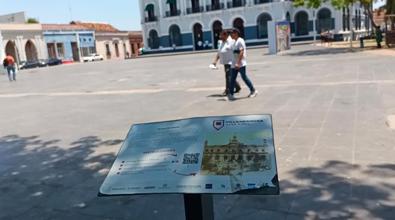 De nuevo se dañan placas con información turística en el centro de Villahermosa