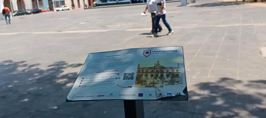 De nuevo se dañan placas con información turística en el centro de Villahermosa