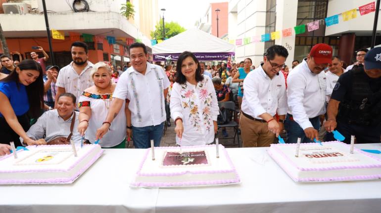 Con el tradicional corte de pastel festejan aniversario de Villahermosa