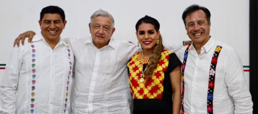 Acompañado de 3 gobernadores, AMLO supervisa obras en el Istmo