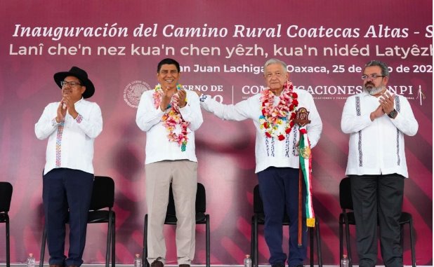 Inaugura AMLO camino artesanal en Oaxaca