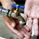 CFE deja sin agua a localidades de Nacajuca al romper tubería por colocar poste