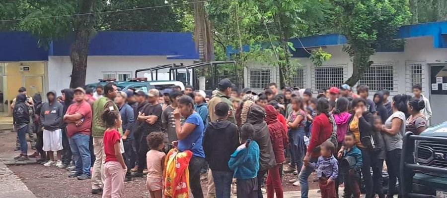 Halla INM a 130 migrantes hacinados en camión en Veracruz