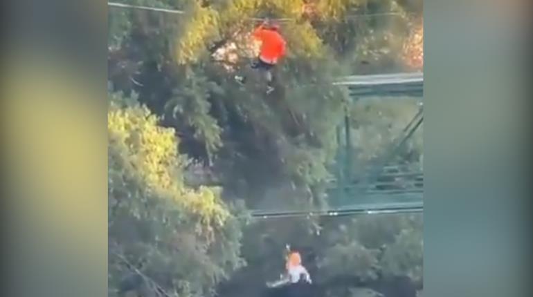 [VIDEO] Niño cae de tirolesa en el Parque Fundidora de Monterrey; resulta ileso 