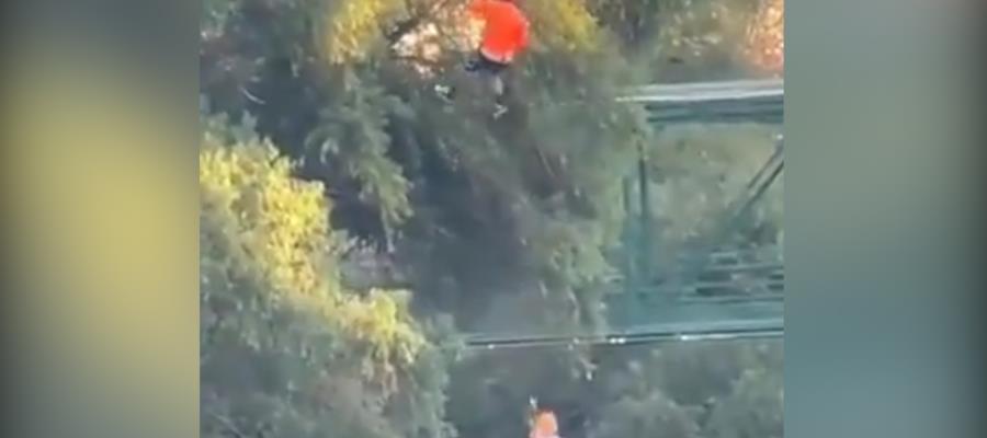 [VIDEO] Niño cae de tirolesa en el Parque Fundidora de Monterrey; resulta ileso 