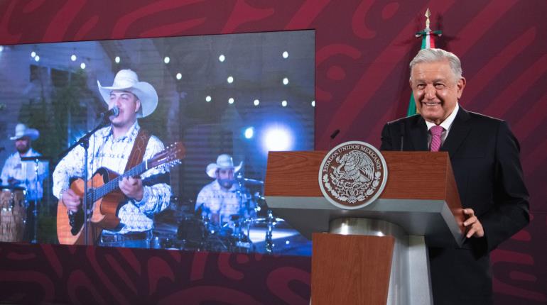 "No se va" de Grupo Frontera, primera recomendación musical de AMLO contra corridos tumbados