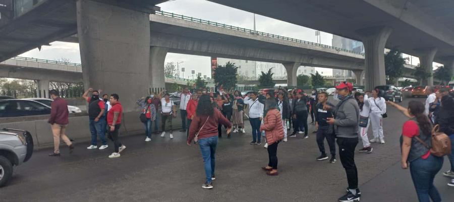 Maestros de Edomex realizan bloqueos simultáneos para exigir prestaciones