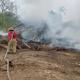 Alarma a ciudadanos incendio de pastizal en la colonia Espejo 1; PC acudió a sofocar las llamas