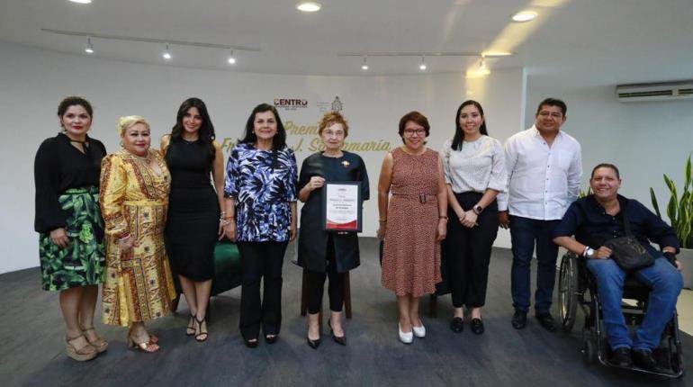 Recibe Academia Mexicana de la Lengua, premio Francisco J. Santamaria