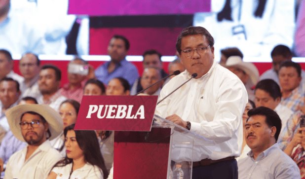 Renuncia secretario de Gobernación de Puebla; buscará la gubernatura por Morena