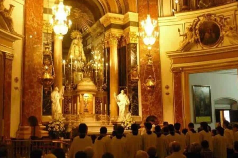 Arquidiócesis llama a sacerdotes a salir a las calles para atender necesidad de la población