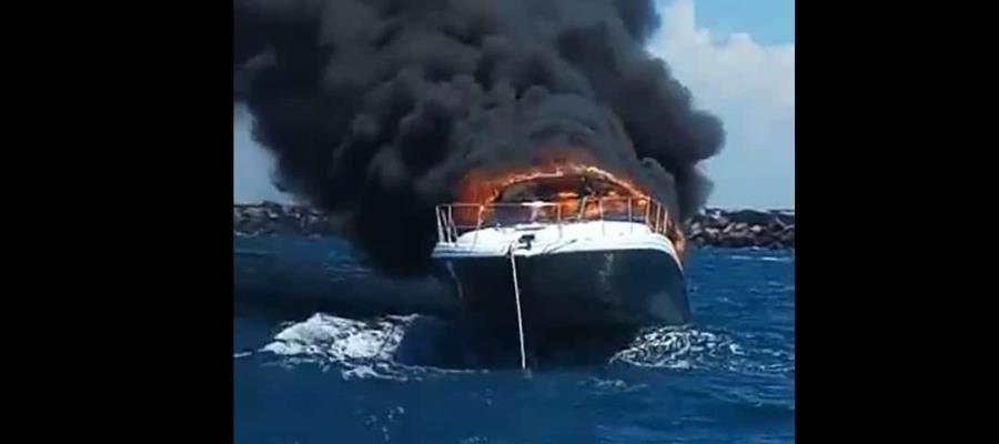 Se incendia yate en Progreso, Yucatán; tripulantes se lanzan al mar