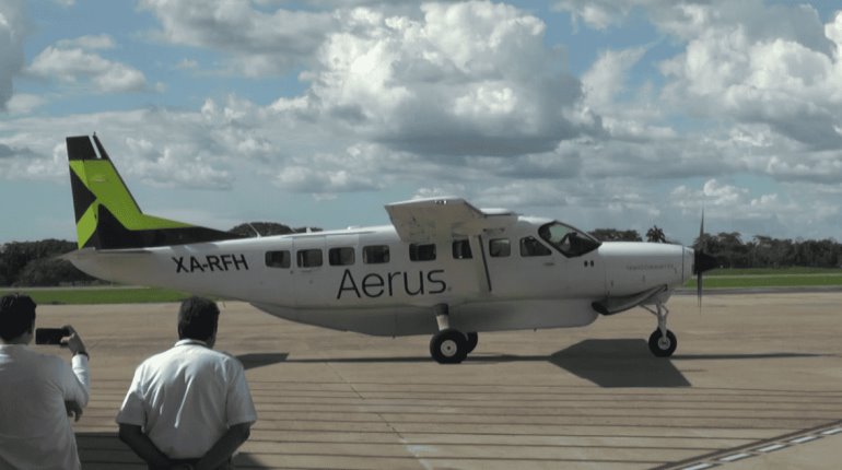 Aterriza en Tabasco primer vuelo de Aerus