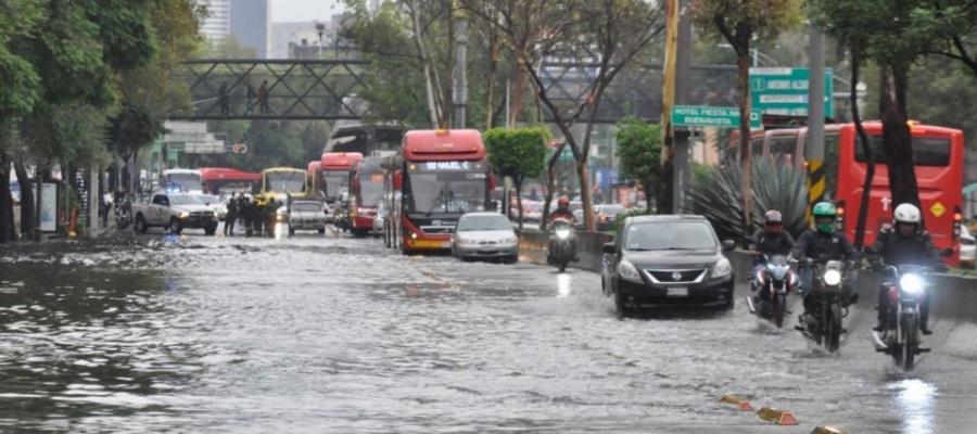 Intensa lluvia provoca caos en vialidades y el Metro de la CDMX 