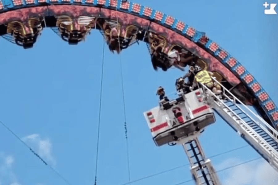 Juego mecánico en EE.UU los deja de cabeza por 2 horas